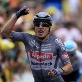 Jasper Philipsen a fêté vendredi son 2e succès dans ce Tour 2024 KEYSTONE/EPA/GUILLAUME HORCAJUELO